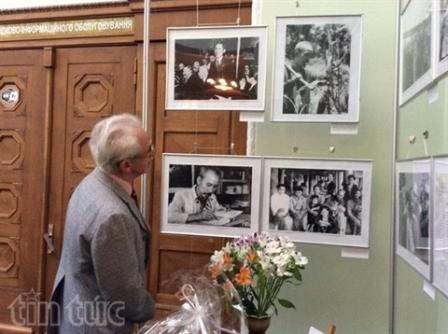 Ukraine-Algérie Les photos de Hô Chi Minh nous parlent